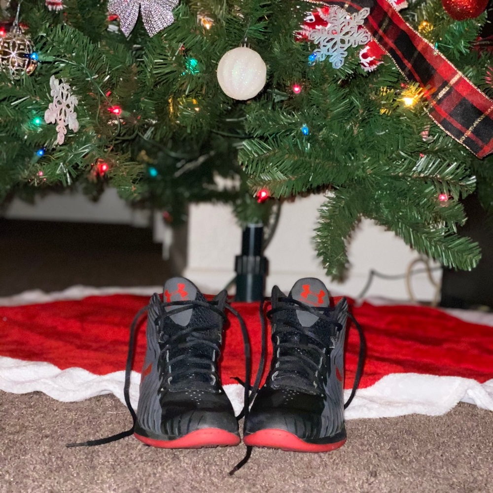 UnderArmour sneakers